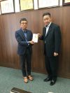 食と農を楽しく学ぶシールブック贈呈
