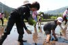耕作放棄地を再生し地域活性へ　小学校児童が初参加