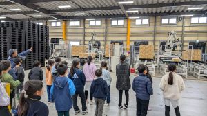 各務原にんじん選果施設を児童が見学 市の事業にＪＡぎふが協力